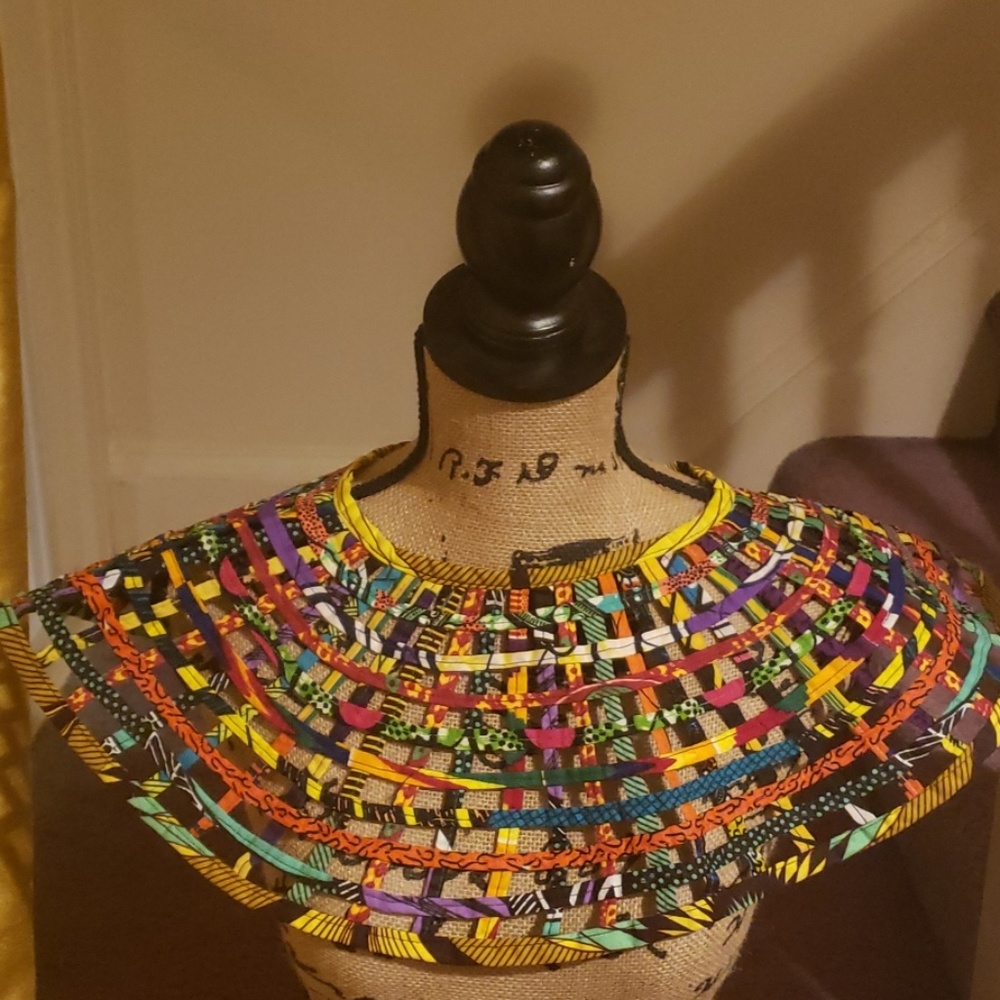 Multi-colored print collar